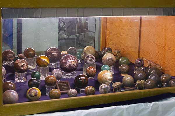 WGMS Show – Display case of rock spheres